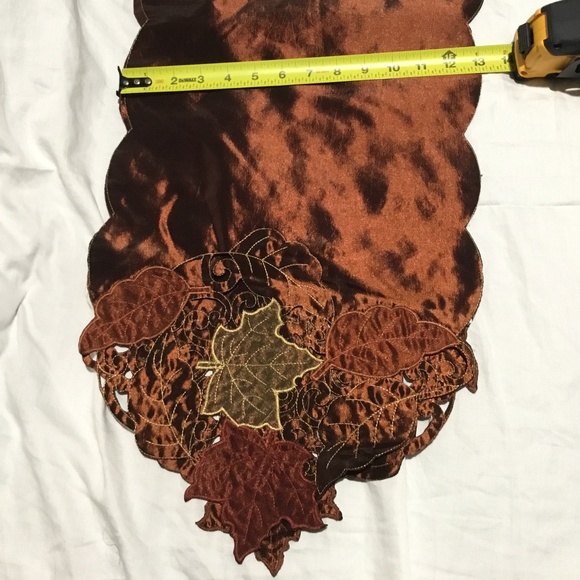 Beautiful Autumnal Table Runner 70in (178 cm) - Picture 8 of 9